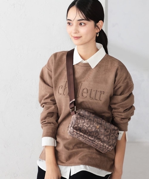 a.v.v（アーヴェヴェ）の「メニ—ポケットショルダーバッグ（ショルダーバッグ・レディース・ブラック/ベージュ/ブラウン・38）」の3枚目の写真