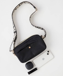 a.v.v（アーヴェヴェ）の「メニ—ポケットショルダーバッグ（ショルダーバッグ）」