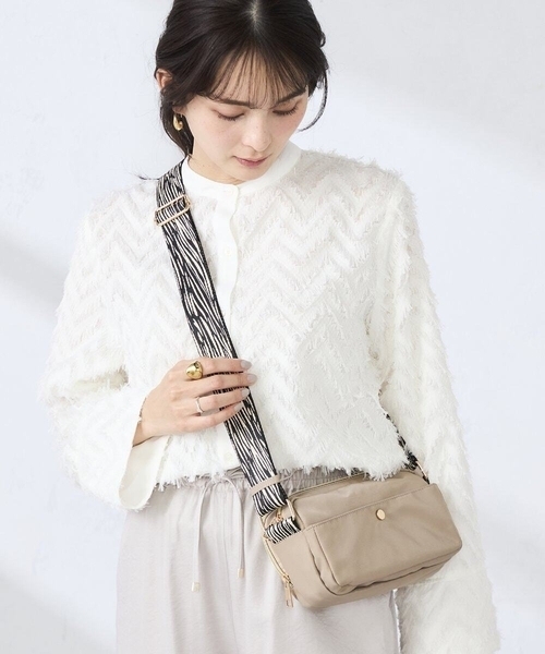 a.v.v（アーヴェヴェ）の「メニ—ポケットショルダーバッグ（ショルダーバッグ・レディース・ブラック/ベージュ/ブラウン・38）」の8枚目の写真