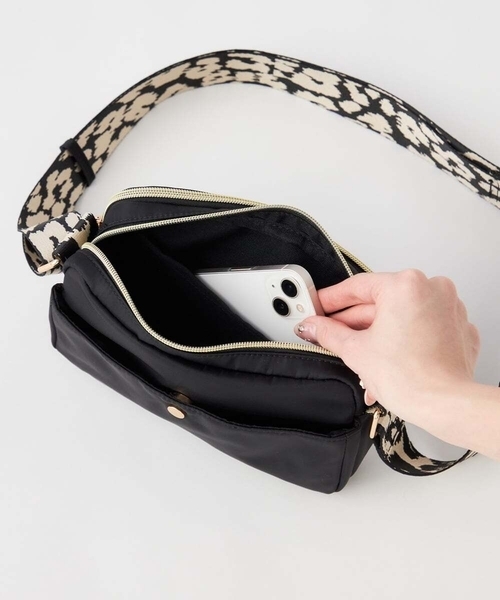 a.v.v（アーヴェヴェ）の「メニ—ポケットショルダーバッグ（ショルダーバッグ・レディース・ブラック/ベージュ/ブラウン・38）」の10枚目の写真