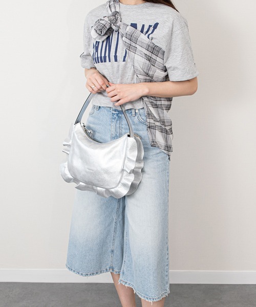 RIPANI(リパーニ)の「【RIPANI】サイドフリルホーボーバッグミディ(Q66402)(ハンドバッグ・レディース・シルバー・ALL)」の6枚目の写真