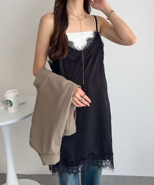 KOBE LETTUCE（コウベレタス）の「サテンキャミレースワンピース（ワンピース・レディース・ブラック/チャコール/ベージュ系・M）」の2枚目の写真