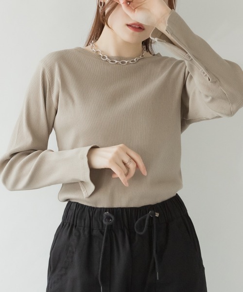 aity(アイティ)の「M-4L 袖スリット リブカットソー(Tシャツ/カットソー・レディース・ブラック/キャメル/グレイッシュベージュ・4L/3L/LL/L/M)」の3枚目の写真