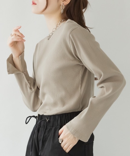 aity(アイティ)の「M-4L 袖スリット リブカットソー(Tシャツ/カットソー・レディース・ブラック/キャメル/グレイッシュベージュ・4L/3L/LL/L/M)」の13枚目の写真