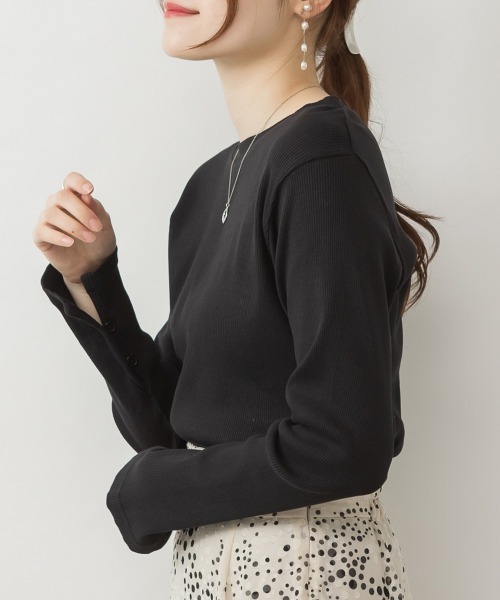 aity(アイティ)の「M-4L 袖スリット リブカットソー(Tシャツ/カットソー・レディース・ブラック/キャメル/グレイッシュベージュ・4L/3L/LL/L/M)」の16枚目の写真