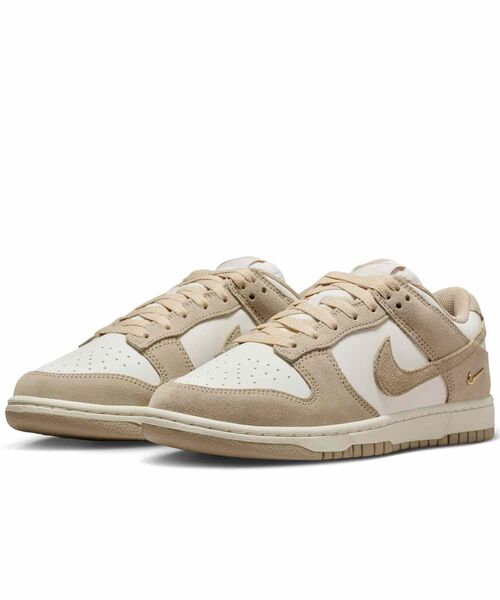 NIKE(ナイキ)の「ナイキ ダンク LOW ウィメンズシューズ / Nike Dunk Low Suede Women's Shoes IO4244-101 Sail(スニーカー・レディース・クリーム・26/25.5/22.5/25/24.5/24/23.5/23)」の5枚目の写真