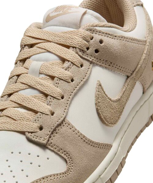 NIKE(ナイキ)の「ナイキ ダンク LOW ウィメンズシューズ / Nike Dunk Low Suede Women's Shoes IO4244-101 Sail(スニーカー・レディース・クリーム・26/25.5/22.5/25/24.5/24/23.5/23)」の7枚目の写真
