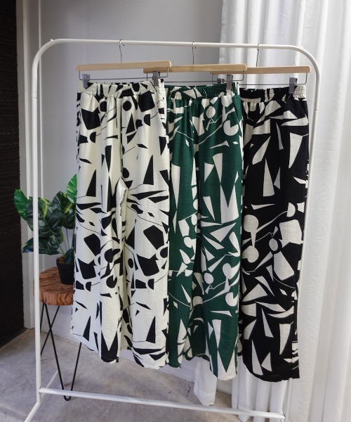 CORNERS by KR（コーナーズバイケーアール）の「【CORNERS by KR】リネンタッチ幾何学柄ラフパンツ（その他パンツ・レディース・オフホワイト/ブラック/グリーン・M）」の22枚目の写真