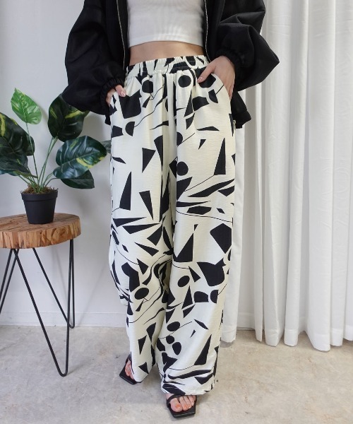 CORNERS by KR（コーナーズバイケーアール）の「【CORNERS by KR】リネンタッチ幾何学柄ラフパンツ（その他パンツ・レディース・オフホワイト/ブラック/グリーン・M）」の20枚目の写真