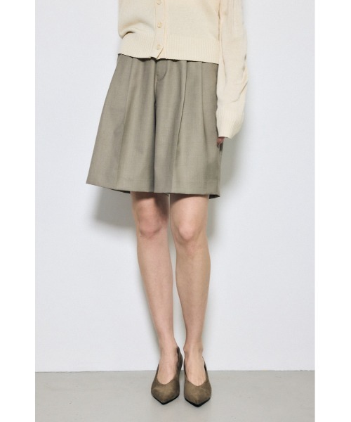 AZUL by moussy(アズールバイマウジー)の「【セットアップ対応】【身長/骨格別着用画像あり】タックハーフパンツ 春服 秋服 冬服 マニッシュ 着やせ 体系カバー 腰回りカバー(スラックス・レディース・杢グレー/ベージュ・SMALL/MEDIUM)」の2枚目の写真