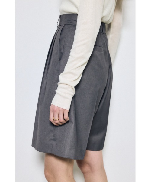 AZUL by moussy(アズールバイマウジー)の「【セットアップ対応】【身長/骨格別着用画像あり】タックハーフパンツ 春服 秋服 冬服 マニッシュ 着やせ 体系カバー 腰回りカバー(スラックス・レディース・杢グレー/ベージュ・SMALL/MEDIUM)」の15枚目の写真