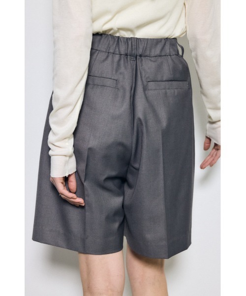 AZUL by moussy(アズールバイマウジー)の「【セットアップ対応】【身長/骨格別着用画像あり】タックハーフパンツ 春服 秋服 冬服 マニッシュ 着やせ 体系カバー 腰回りカバー(スラックス・レディース・杢グレー/ベージュ・SMALL/MEDIUM)」の16枚目の写真