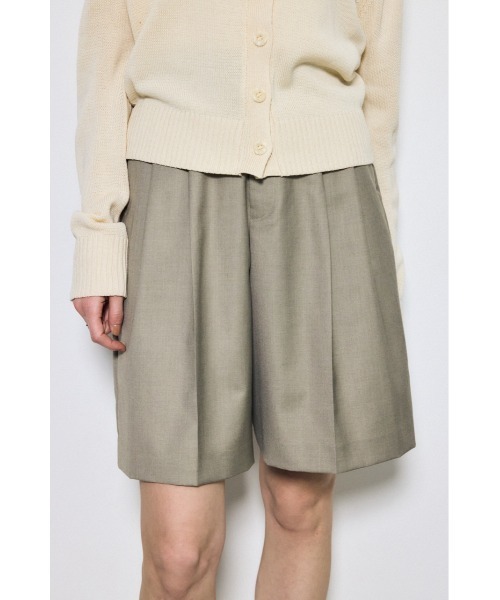 AZUL by moussy(アズールバイマウジー)の「【セットアップ対応】【身長/骨格別着用画像あり】タックハーフパンツ 春服 秋服 冬服 マニッシュ 着やせ 体系カバー 腰回りカバー(スラックス・レディース・杢グレー/ベージュ・SMALL/MEDIUM)」の22枚目の写真