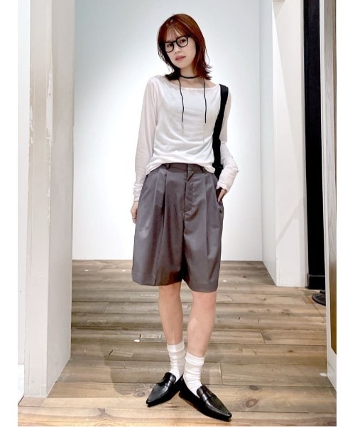 AZUL by moussy(アズールバイマウジー)の「【セットアップ対応】【身長/骨格別着用画像あり】タックハーフパンツ 春服 秋服 冬服 マニッシュ 着やせ 体系カバー 腰回りカバー(スラックス・レディース・杢グレー/ベージュ・SMALL/MEDIUM)」の3枚目の写真