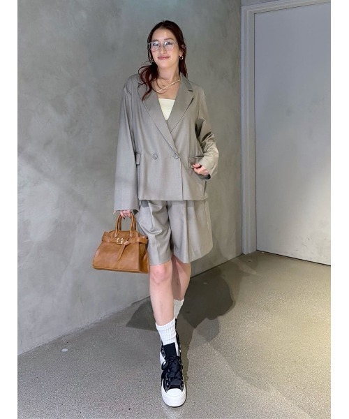 AZUL by moussy(アズールバイマウジー)の「【セットアップ対応】【身長/骨格別着用画像あり】タックハーフパンツ 春服 秋服 冬服 マニッシュ 着やせ 体系カバー 腰回りカバー(スラックス・レディース・杢グレー/ベージュ・SMALL/MEDIUM)」の6枚目の写真
