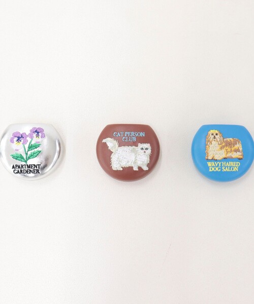 fredy emue（フレディエミュ）の「【JOli JOli/ジョリジョリ】刺しゅうラウンドケース（ポーチ・レディース・ライトブルー/シルバー/ブラウン・FREE）」の5枚目の写真