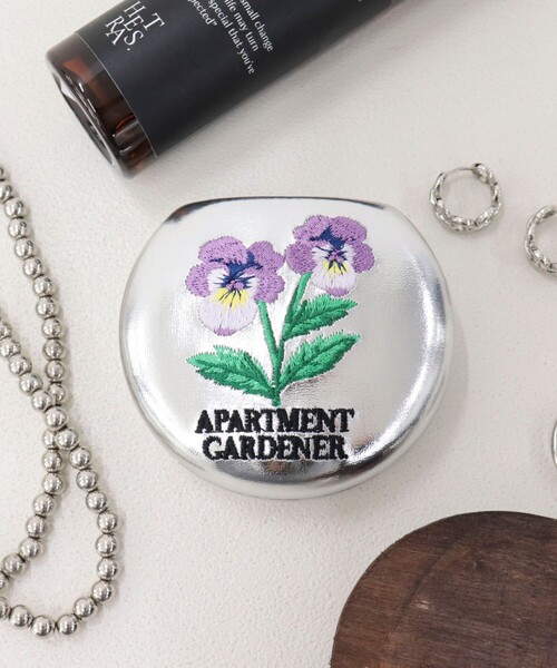 fredy emue（フレディエミュ）の「【JOli JOli/ジョリジョリ】刺しゅうラウンドケース（ポーチ・レディース・ライトブルー/シルバー/ブラウン・FREE）」の14枚目の写真