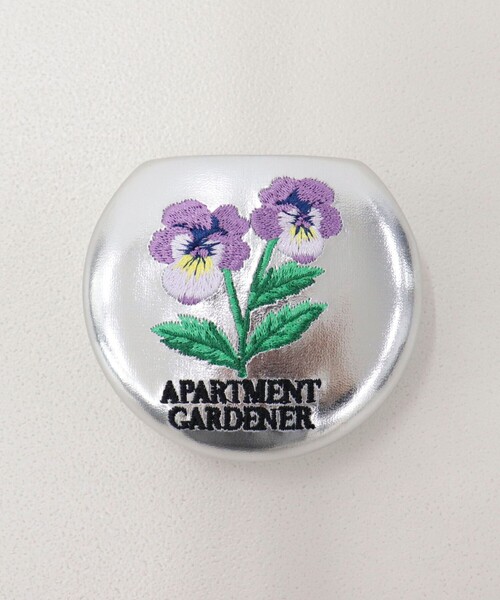 fredy emue（フレディエミュ）の「【JOli JOli/ジョリジョリ】刺しゅうラウンドケース（ポーチ・レディース・ライトブルー/シルバー/ブラウン・FREE）」の15枚目の写真