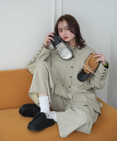 Bulue.(ブルー)の「レースアップ サボサンダル モカシン風 シルバー サボ ミュール つっかけ ローヒール(モカシン/デッキシューズ・レディース・シルバー/ブラック/キャメル・40/39/38/37)」の5枚目の写真