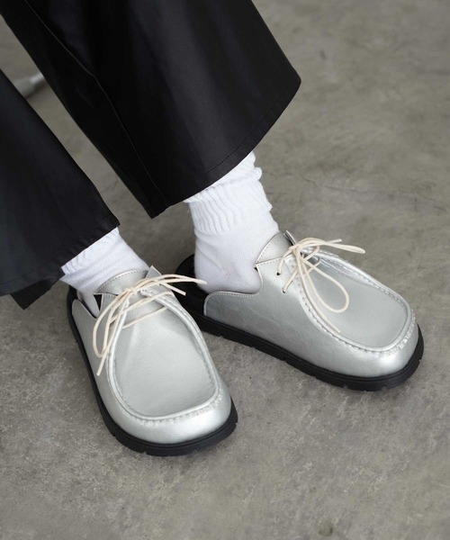 Bulue.(ブルー)の「レースアップ サボサンダル モカシン風 シルバー サボ ミュール つっかけ ローヒール(モカシン/デッキシューズ・レディース・シルバー/ブラック/キャメル・40/39/38/37)」の17枚目の写真