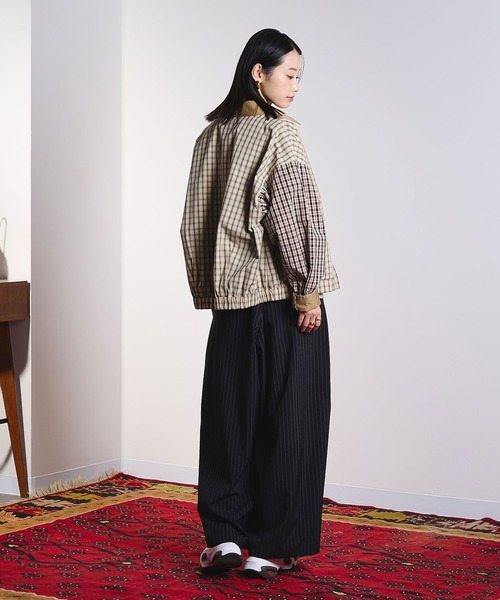 ROSE BUD（ローズバッド）の「(CREOLME)STRIPE TUCK BARREL PANTS（その他パンツ・レディース・ベージュ/ブラック・M/S）」の20枚目の写真