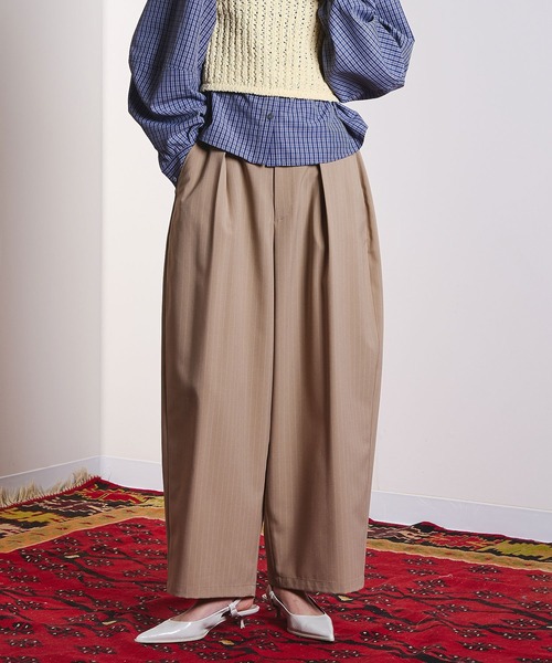 ROSE BUD（ローズバッド）の「(CREOLME)STRIPE TUCK BARREL PANTS（その他パンツ・レディース・ベージュ/ブラック・M/S）」の21枚目の写真