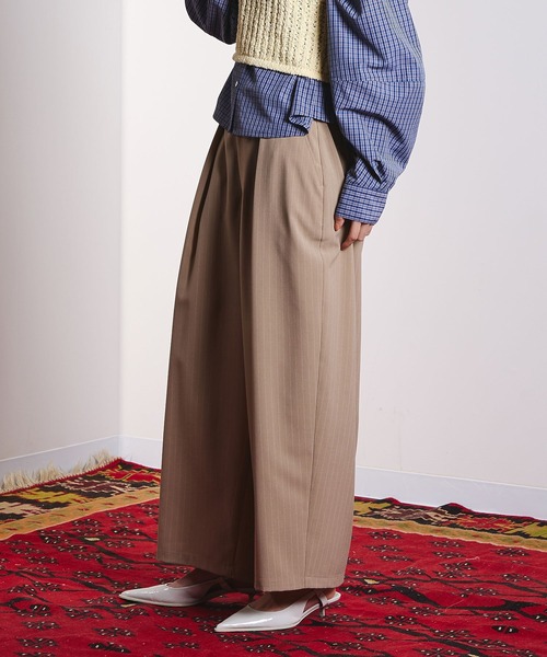 ROSE BUD（ローズバッド）の「(CREOLME)STRIPE TUCK BARREL PANTS（その他パンツ・レディース・ベージュ/ブラック・M/S）」の22枚目の写真