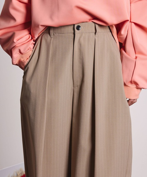 ROSE BUD（ローズバッド）の「(CREOLME)STRIPE TUCK BARREL PANTS（その他パンツ・レディース・ベージュ/ブラック・M/S）」の6枚目の写真