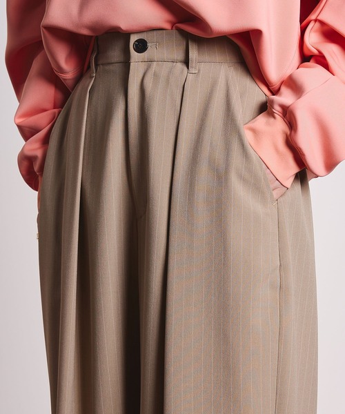 ROSE BUD（ローズバッド）の「(CREOLME)STRIPE TUCK BARREL PANTS（その他パンツ・レディース・ベージュ/ブラック・M/S）」の7枚目の写真