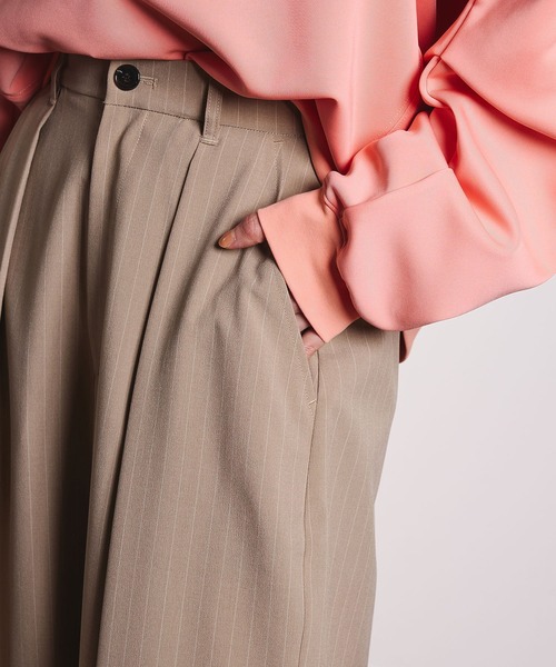 ROSE BUD（ローズバッド）の「(CREOLME)STRIPE TUCK BARREL PANTS（その他パンツ・レディース・ベージュ/ブラック・M/S）」の8枚目の写真
