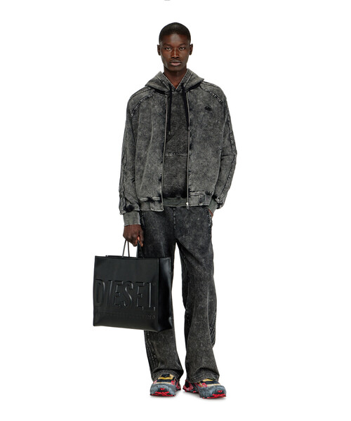 DIESEL(ディーゼル)の「メンズ ショッパーバッグ クロスボディ DSL 3D SHOPPER EW X(トートバッグ・メンズ・ブラック・FREE)」の8枚目の写真
