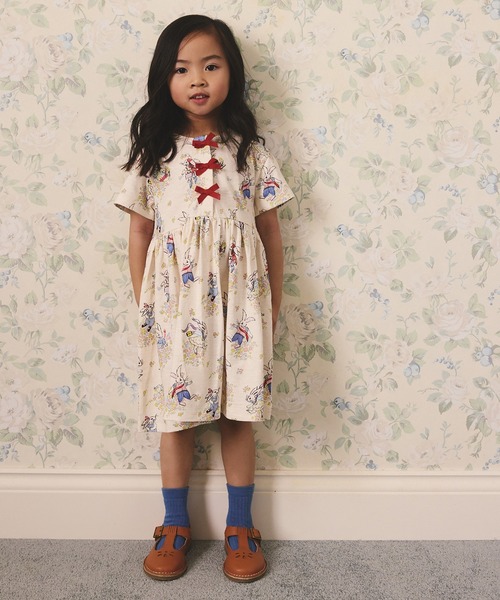 Cath Kidston(キャスキッドソン)の「キッズ リボン ワンピース Easter Bunnies(ワンピース・キッズ・アイボリー・122/110/98)」の2枚目の写真