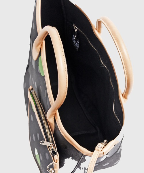 THE BEATLES COMME des GARCONS(ザ ビートルズ コムデギャルソン)の「THE BEATLES CdG BOAT BAG APPLE PRINTED / Natural collour handle SMALL(トートバッグ・メンズ・ブラック・ONE SIZE)」の6枚目の写真