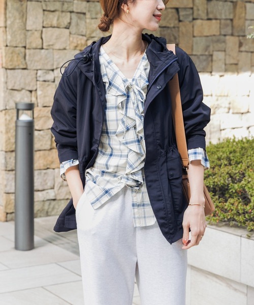 URBAN RESEARCH DOORS(アーバンリサーチドアーズ)の「ナイロンマウンテンパーカー(マウンテンパーカー・レディース・ライトベージュ/ブラック/グリーン系その他/ネイビー・SMALL/MEDIUM)」の4枚目の写真