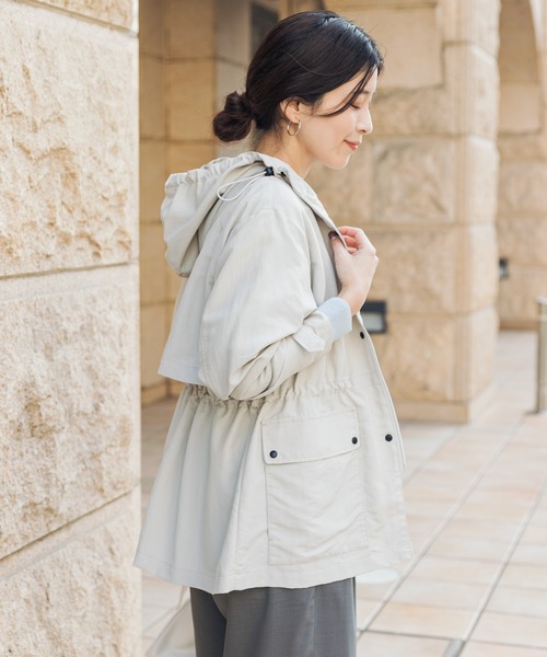 URBAN RESEARCH DOORS(アーバンリサーチドアーズ)の「ナイロンマウンテンパーカー(マウンテンパーカー・レディース・ライトベージュ/ブラック/グリーン系その他/ネイビー・SMALL/MEDIUM)」の1枚目の写真