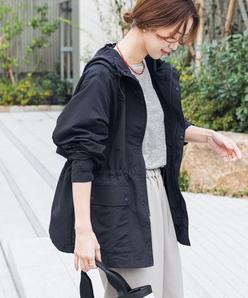 URBAN RESEARCH DOORS(アーバンリサーチドアーズ)の「ナイロンマウンテンパーカー(マウンテンパーカー・レディース・ライトベージュ/ブラック/グリーン系その他/ネイビー・SMALL/MEDIUM)」の17枚目の写真