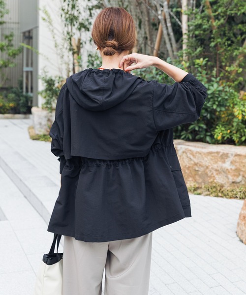 URBAN RESEARCH DOORS(アーバンリサーチドアーズ)の「ナイロンマウンテンパーカー(マウンテンパーカー・レディース・ライトベージュ/ブラック/グリーン系その他/ネイビー・SMALL/MEDIUM)」の21枚目の写真