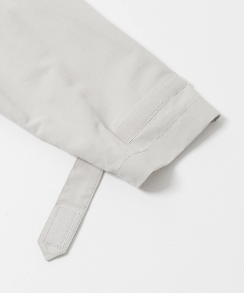 URBAN RESEARCH DOORS(アーバンリサーチドアーズ)の「ナイロンマウンテンパーカー(マウンテンパーカー・レディース・ライトベージュ/ブラック/グリーン系その他/ネイビー・SMALL/MEDIUM)」の14枚目の写真