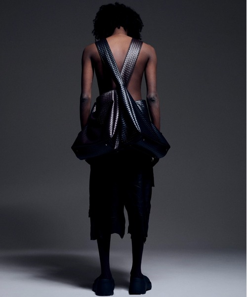 DANKE SCHON（ダンケシェーン）の「DankeSchon/ダンケシェーン/FAUX LEATHER WOVEN BAG（ショルダーバッグ・メンズ・ブラウン/ブラック・F）」の4枚目の写真