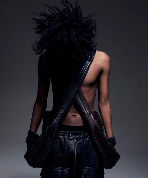 DANKE SCHON（ダンケシェーン）の「DankeSchon/ダンケシェーン/FAUX LEATHER WOVEN BAG（ショルダーバッグ・メンズ・ブラウン/ブラック・F）」の5枚目の写真