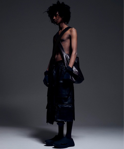 DANKE SCHON（ダンケシェーン）の「DankeSchon/ダンケシェーン/FAUX LEATHER WOVEN BAG（ショルダーバッグ・メンズ・ブラウン/ブラック・F）」の6枚目の写真