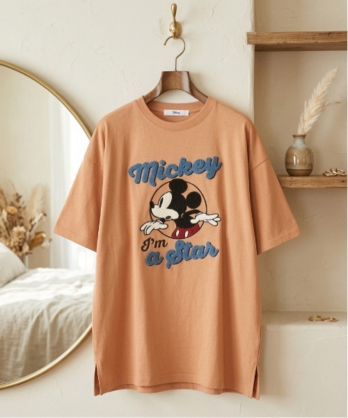 Disney(ディズニー)の「【DISNEY/ディズニー】ミッキーマウス サガラ刺繍半袖Tシャツ(Tシャツ/カットソー・レディース・オートミール/スミクロ/スカイブルー/オレンジ・LARGE/MEDIUM)」の2枚目の写真