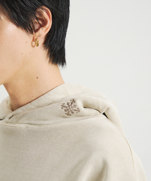 SLOWACID（スローアシッド）の「ネックロゴガーメントダイフードパーカー[ベージュ]（パーカー・レディース・その他・SMALL/MEDIUM/LARGE/X-LARGE）」の3枚目の写真
