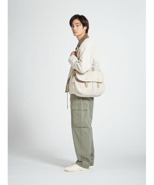 Barbour（バブアー）の「【TRANSPORT / トランスポート】Riever クロスボディバッグ（ショルダーバッグ・メンズ・ベージュ/ブラック・ONE SIZE）」の22枚目の写真