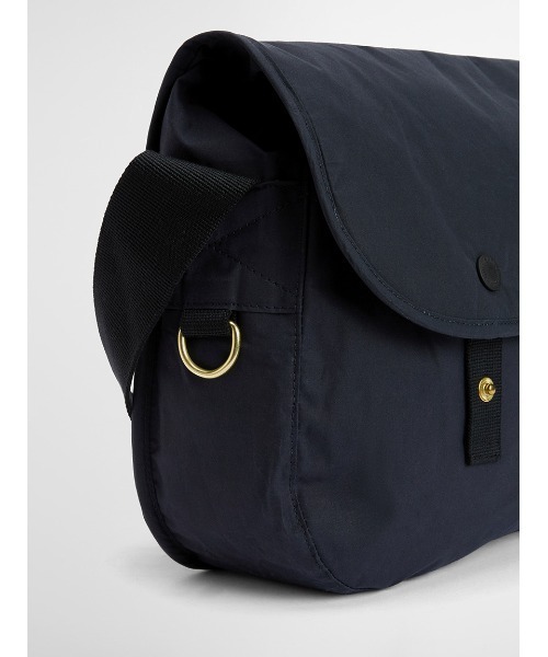 Barbour（バブアー）の「【TRANSPORT / トランスポート】Riever クロスボディバッグ（ショルダーバッグ・メンズ・ベージュ/ブラック・ONE SIZE）」の5枚目の写真