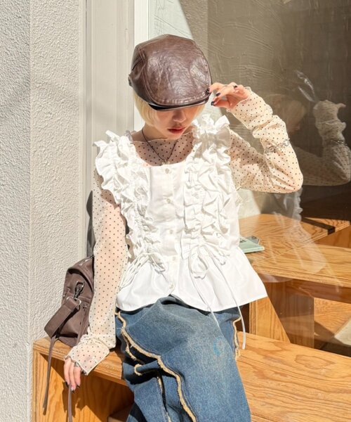 w closet(ダブルクローゼット)の「フリフリノースリブラウス(シャツ/ブラウス・レディース・カーキ/ブラック/レッド/グリーン/ブラック系その他/オフホワイト・FREE)」の1枚目の写真