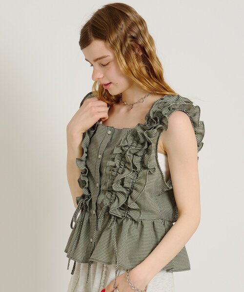 w closet(ダブルクローゼット)の「フリフリノースリブラウス(シャツ/ブラウス・レディース・カーキ/ブラック/レッド/グリーン/ブラック系その他/オフホワイト・FREE)」の9枚目の写真