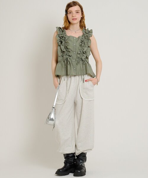 w closet(ダブルクローゼット)の「フリフリノースリブラウス(シャツ/ブラウス・レディース・カーキ/ブラック/レッド/グリーン/ブラック系その他/オフホワイト・FREE)」の13枚目の写真