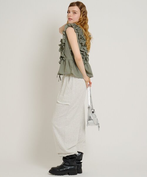 w closet(ダブルクローゼット)の「フリフリノースリブラウス(シャツ/ブラウス・レディース・カーキ/ブラック/レッド/グリーン/ブラック系その他/オフホワイト・FREE)」の14枚目の写真