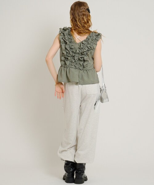 w closet(ダブルクローゼット)の「フリフリノースリブラウス(シャツ/ブラウス・レディース・カーキ/ブラック/レッド/グリーン/ブラック系その他/オフホワイト・FREE)」の15枚目の写真